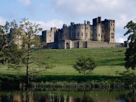 Castle on a hill Обои