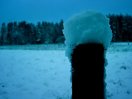 Snow on wood Wallpaper