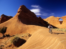 Riding the Sandstone Обои