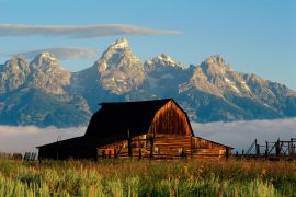 Mountains and cabin Wallpaper